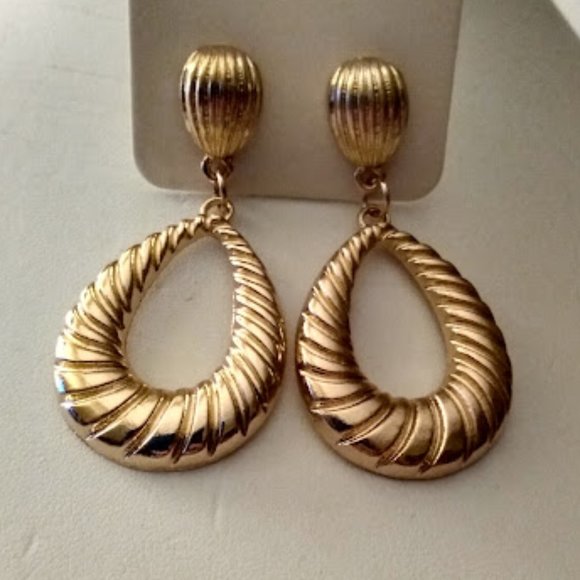 LOVISA 1980's Inspired Gold Ribbed Texture Pear Shape Drop Earrings**NEW! - Picture 2 of 3